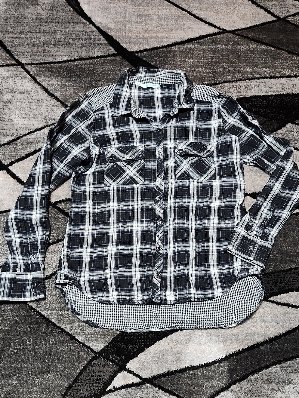 MAURICES PLAID BUTTON-DOWN HIGH-LOW LIGHTWEIGHT LONG-SLEEVE SHIRT